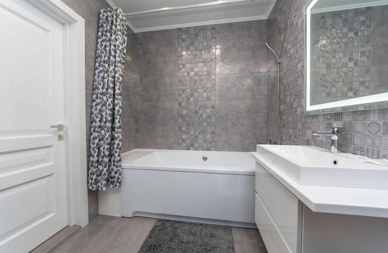 Апартаменты Flatrent Drahomanova 2A Киев Экстерьер фото